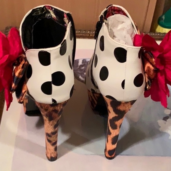 NWOT Fast Fabulous 6” heel booties - Picture 3 of 5